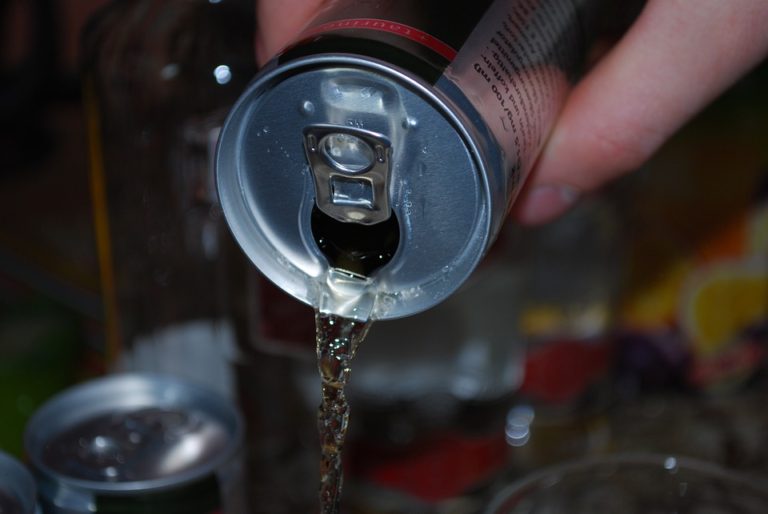Proč to raději nepřehánět s energy drinky?