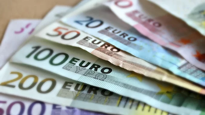 Výhody a rizika zavedení eura na českém území