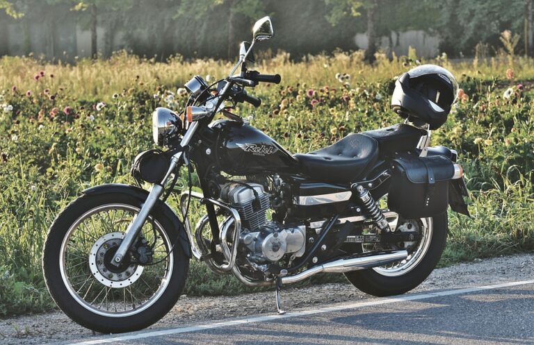 Chcete začít jezdit na motorce? Koupě stroje investice nekončí